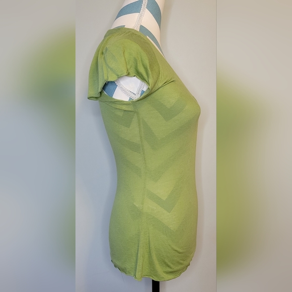 Express Lightweight Seam V-Neck Size S - Picture 4 of 7